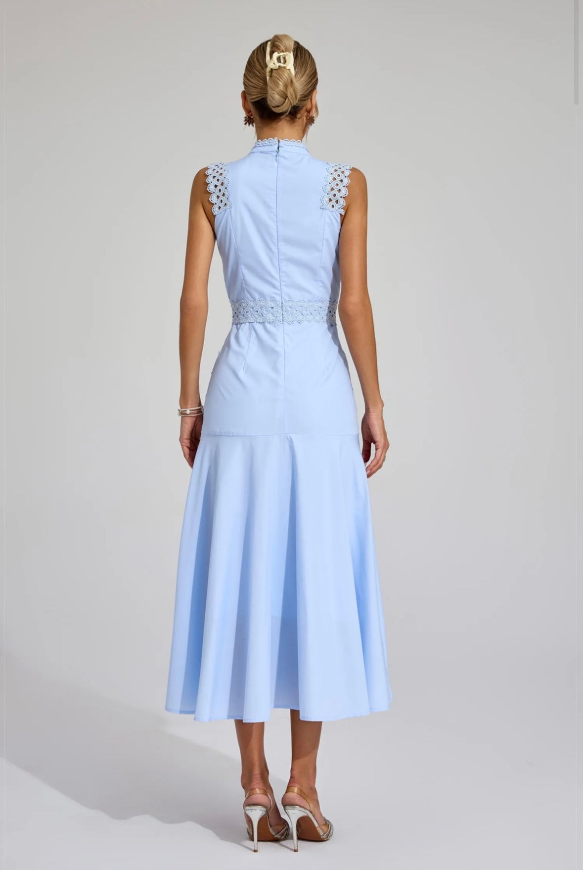 Sleeveless Blue lace maxi dress