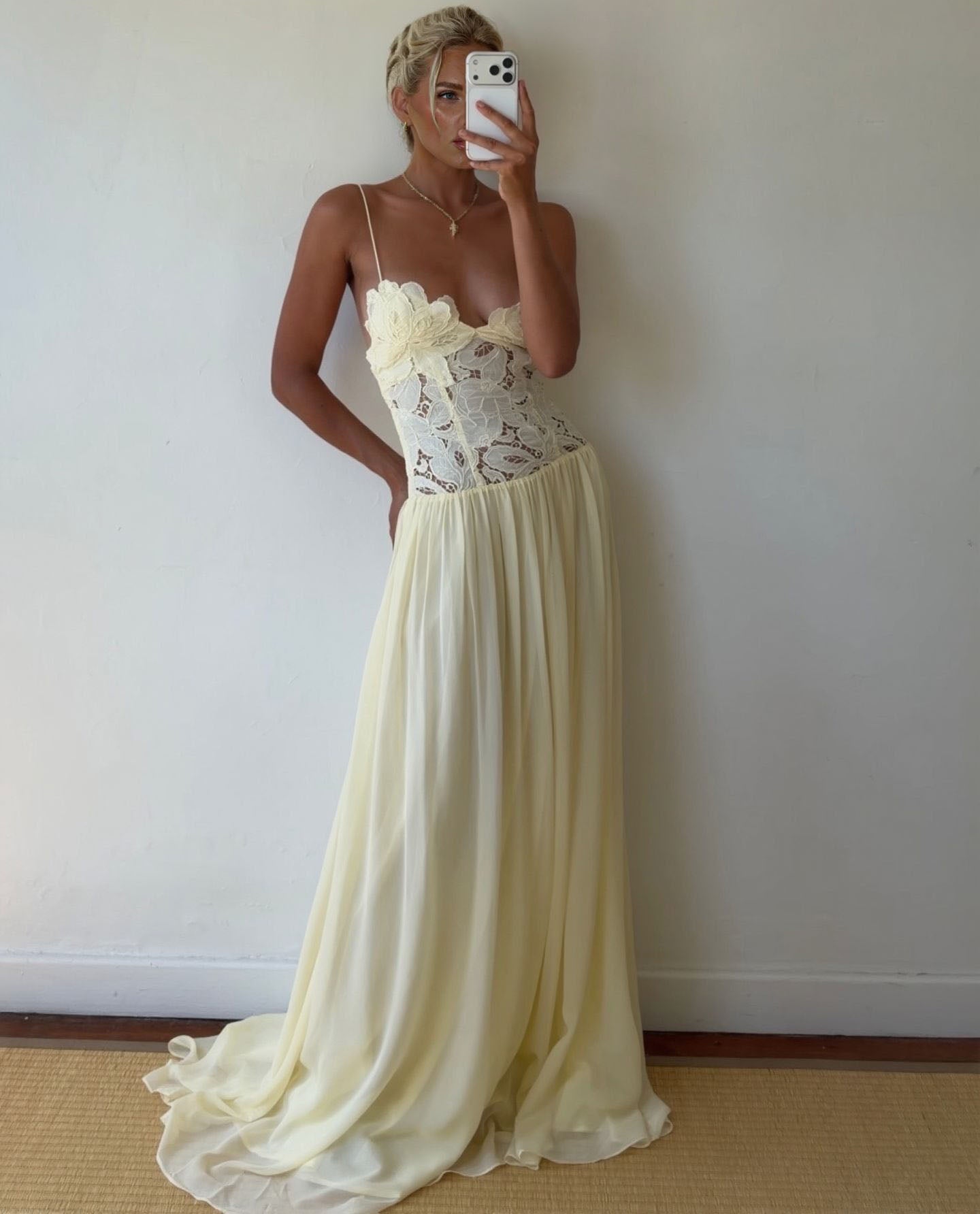 Elegant Lace Spaghetti Strap Floral Appliqu¨¦ Maxi Dress Yellow