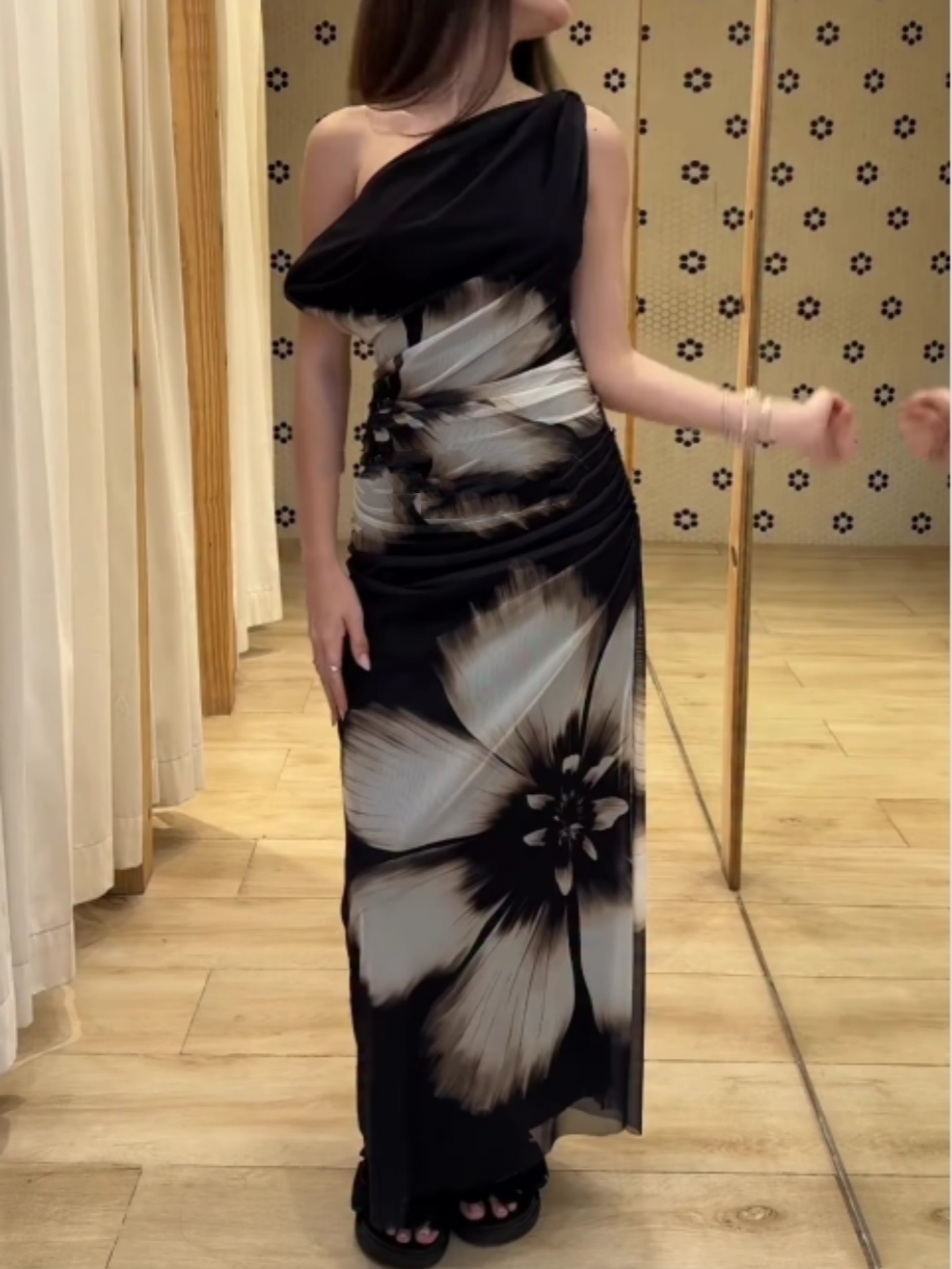 Sexy one shoulder large print dress