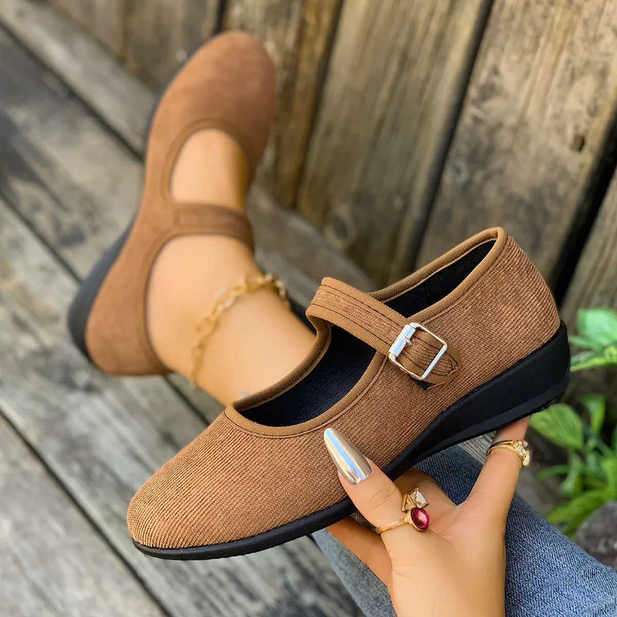 Women’s Round Toe Mesh Slip-On Shoes – Lightweight Breathable Casual Sneakers