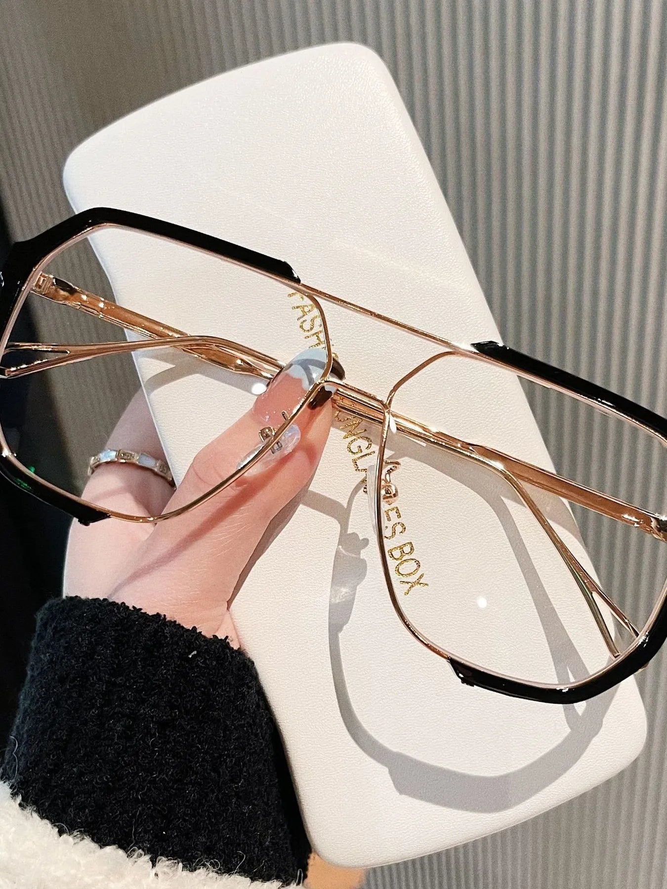 Glam Guard UV Oversized Sunglasses