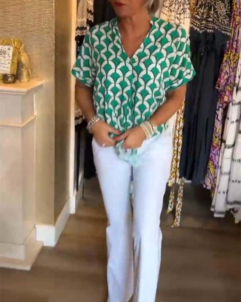 Short-Sleeved V-Neck Printed Casual Top