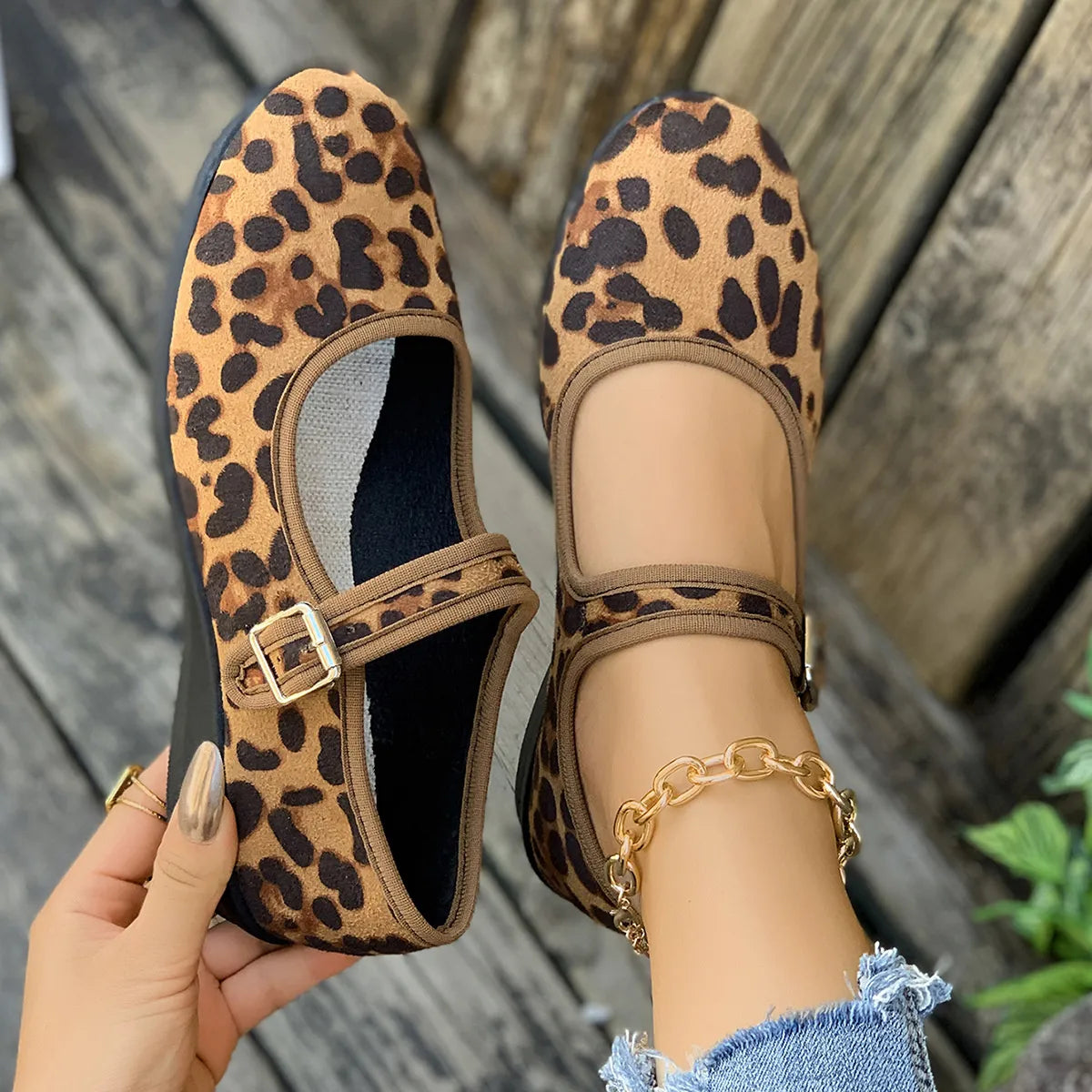 Women’s Round Toe Mesh Slip-On Shoes – Lightweight Breathable Casual Sneakers