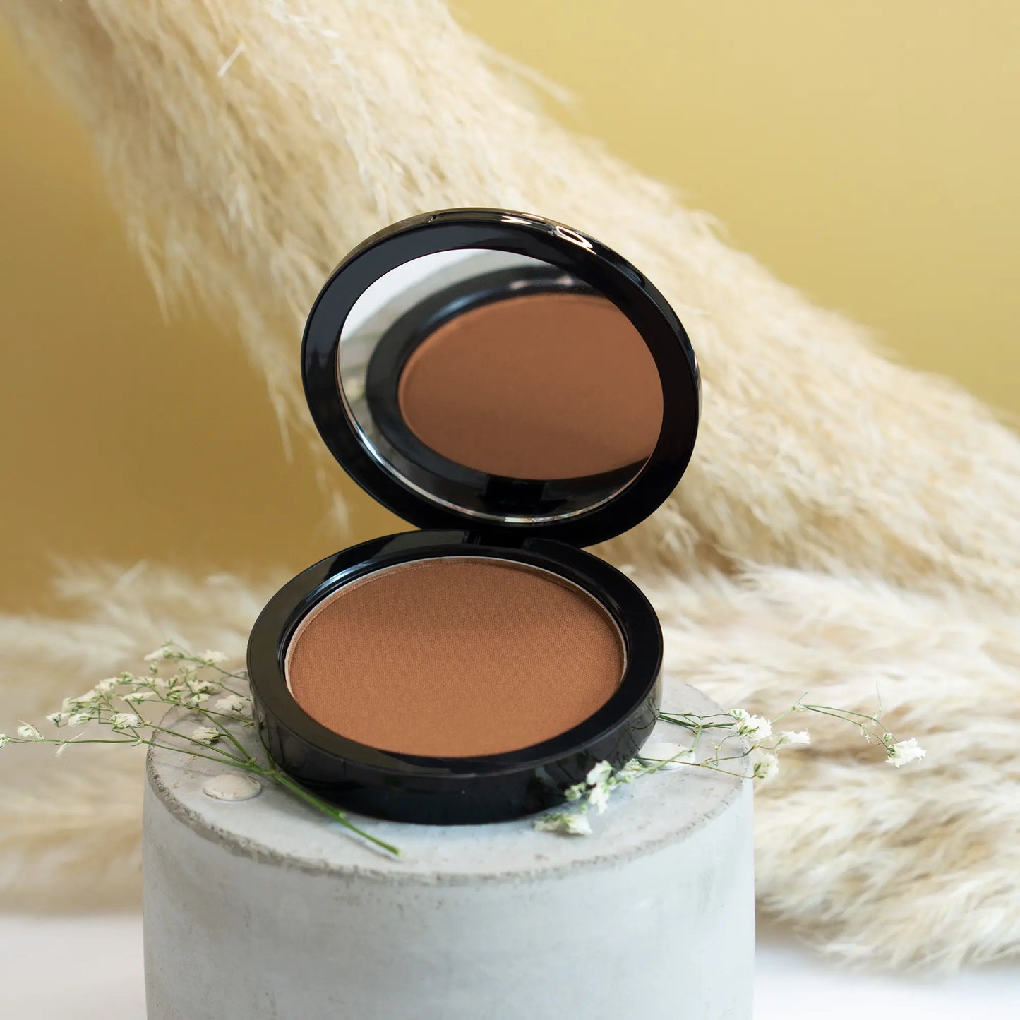 Radiance Boost Bronzer – Silky Sun-Kissed Finish
