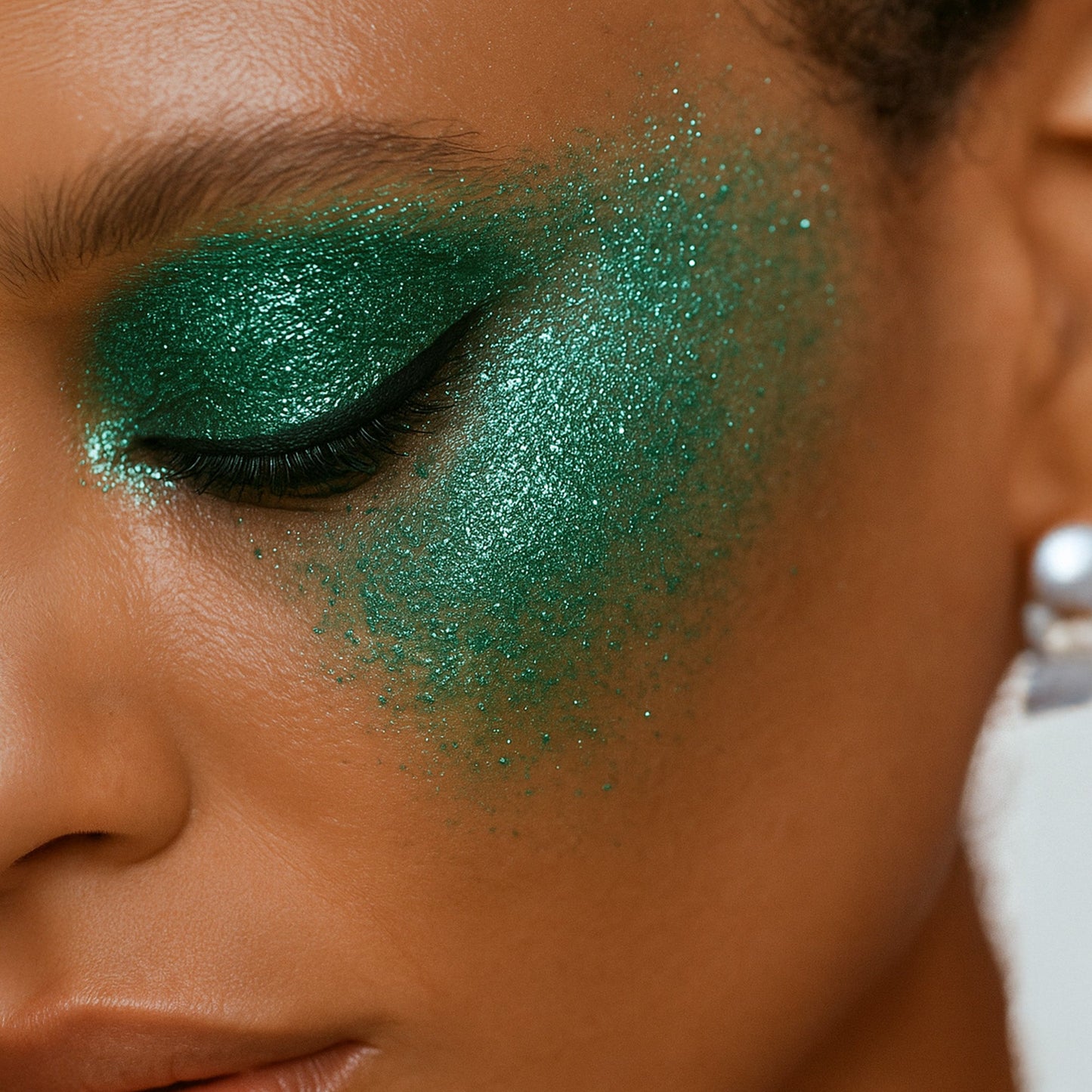 Swageye Ultra-Fine Cosmetic Glitter Dust for Face, Eyes & Body – Long-Lasting Shimmer Makeup