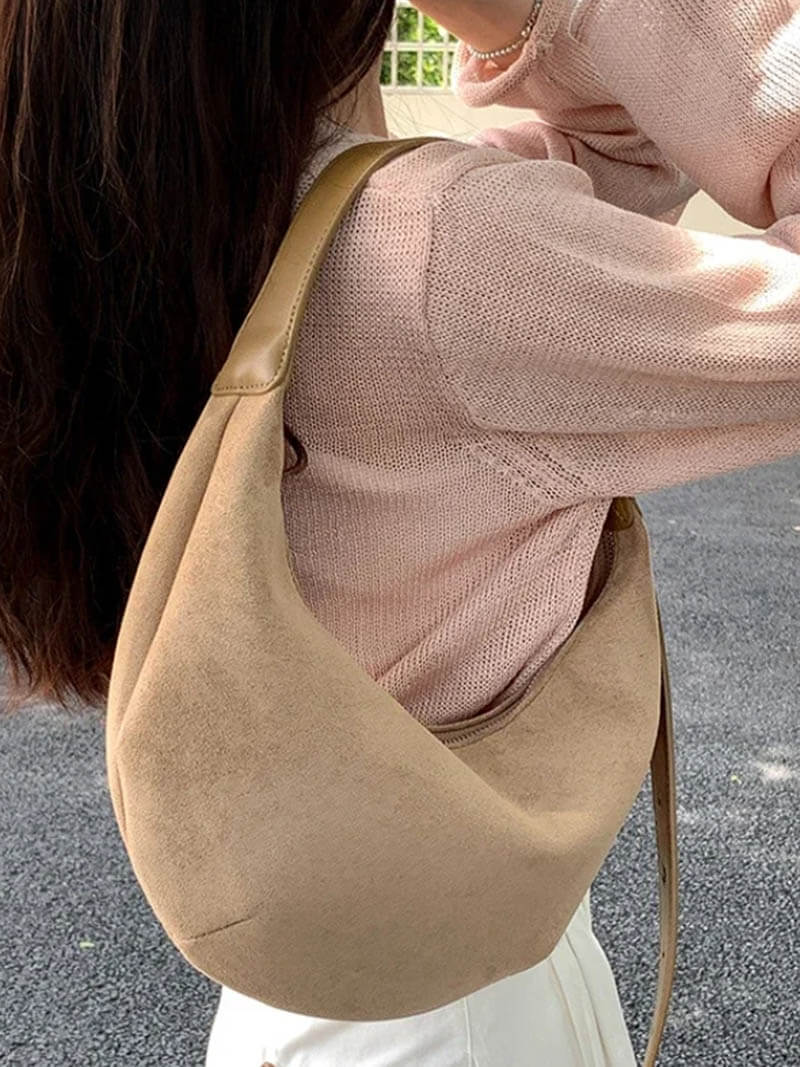 Lydia Halfmoon Tasche aus Wildlederimitat