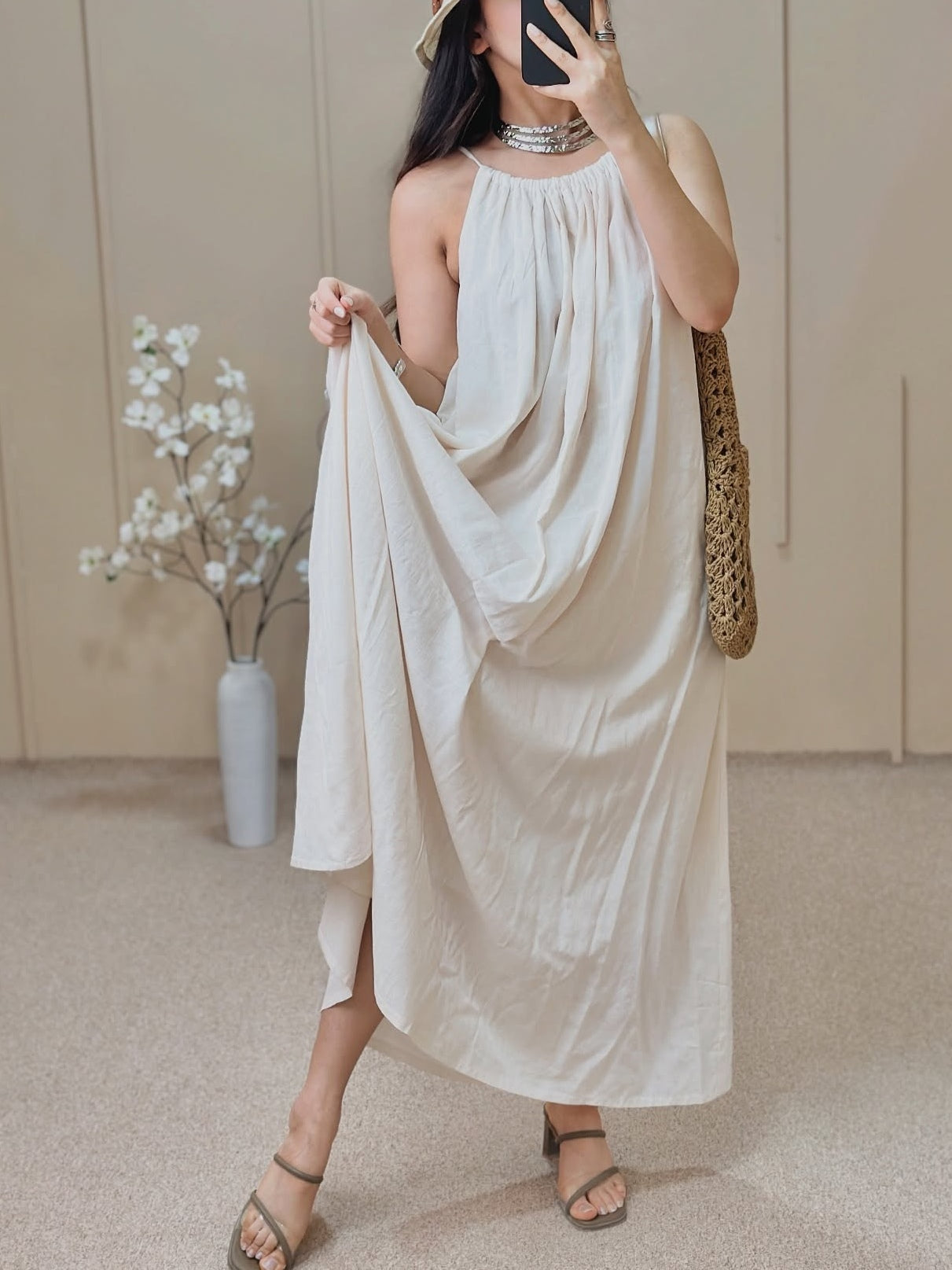 Robe longue beige à bretelles réglables
