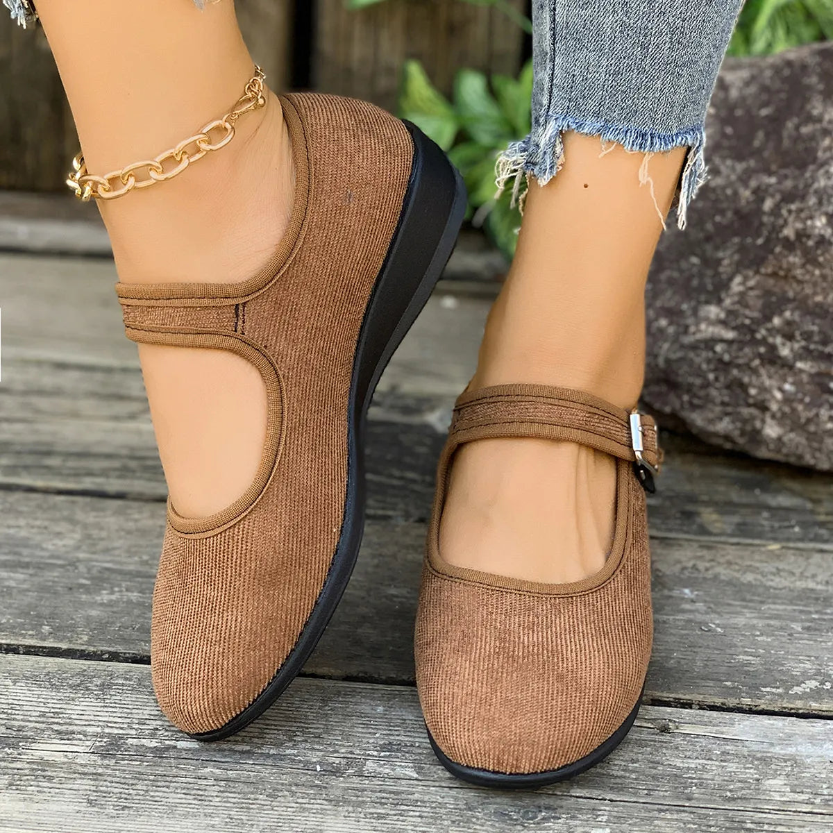 Women’s Round Toe Mesh Slip-On Shoes – Lightweight Breathable Casual Sneakers