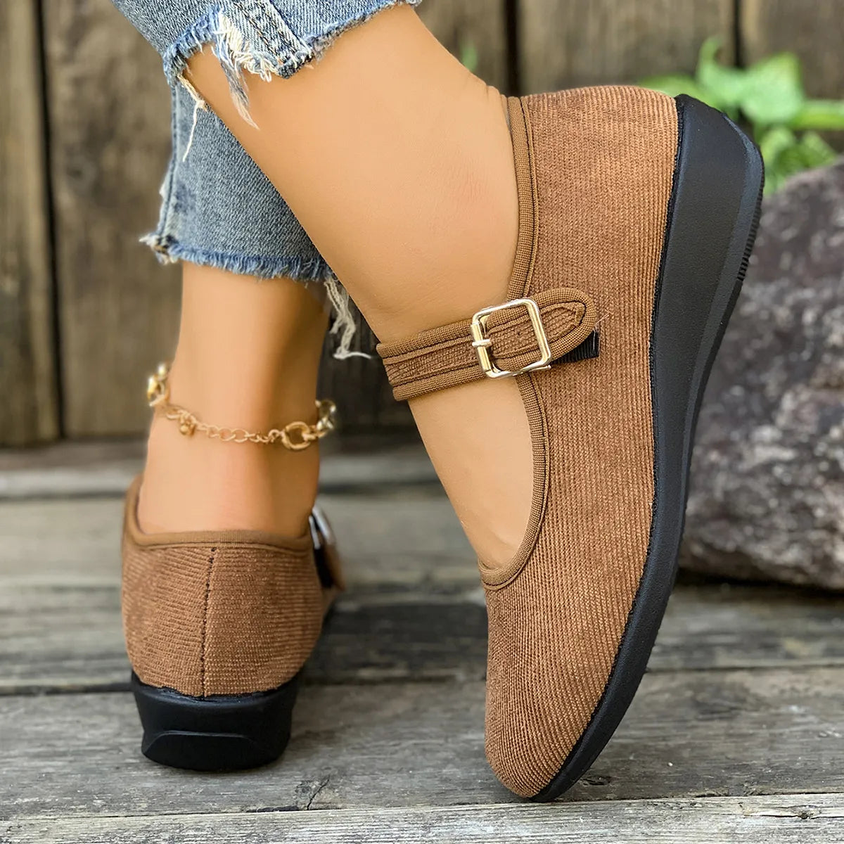 Women’s Round Toe Mesh Slip-On Shoes – Lightweight Breathable Casual Sneakers