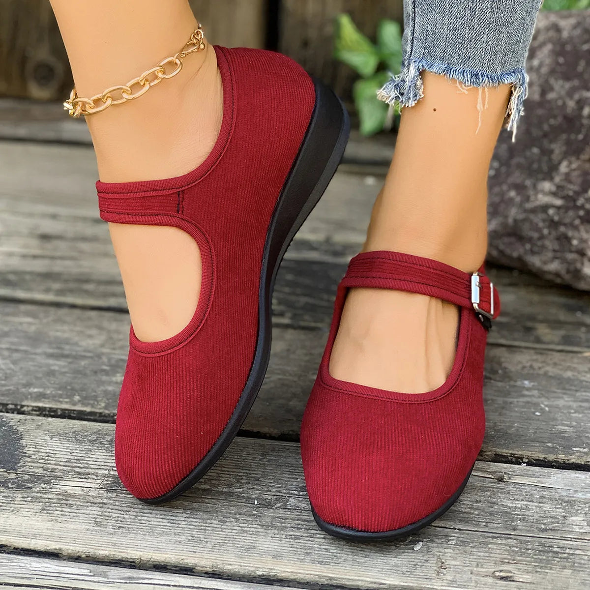 Women’s Round Toe Mesh Slip-On Shoes – Lightweight Breathable Casual Sneakers