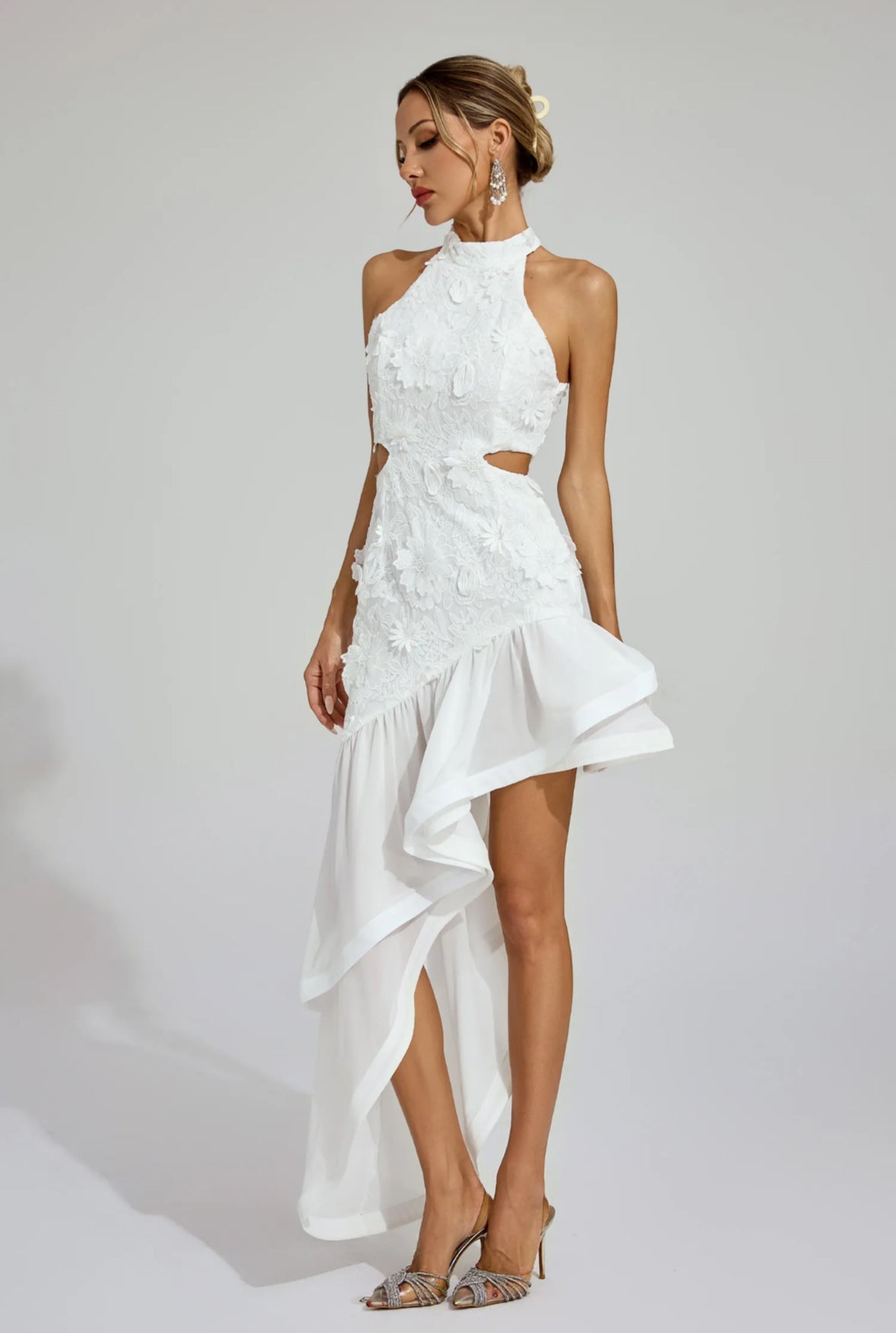 Étoile Blanc Ruffle Flower Lace Gown
