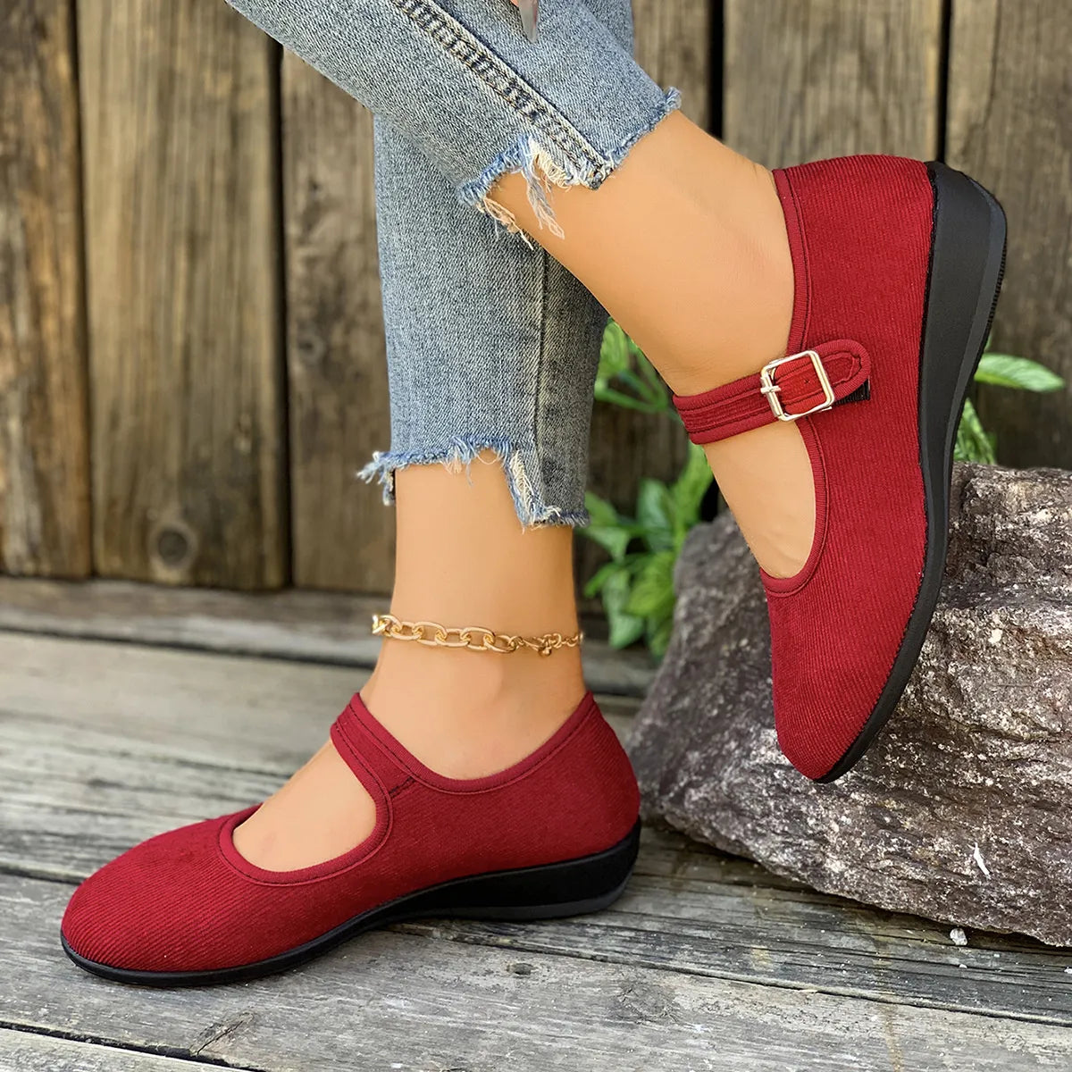 Women’s Round Toe Mesh Slip-On Shoes – Lightweight Breathable Casual Sneakers