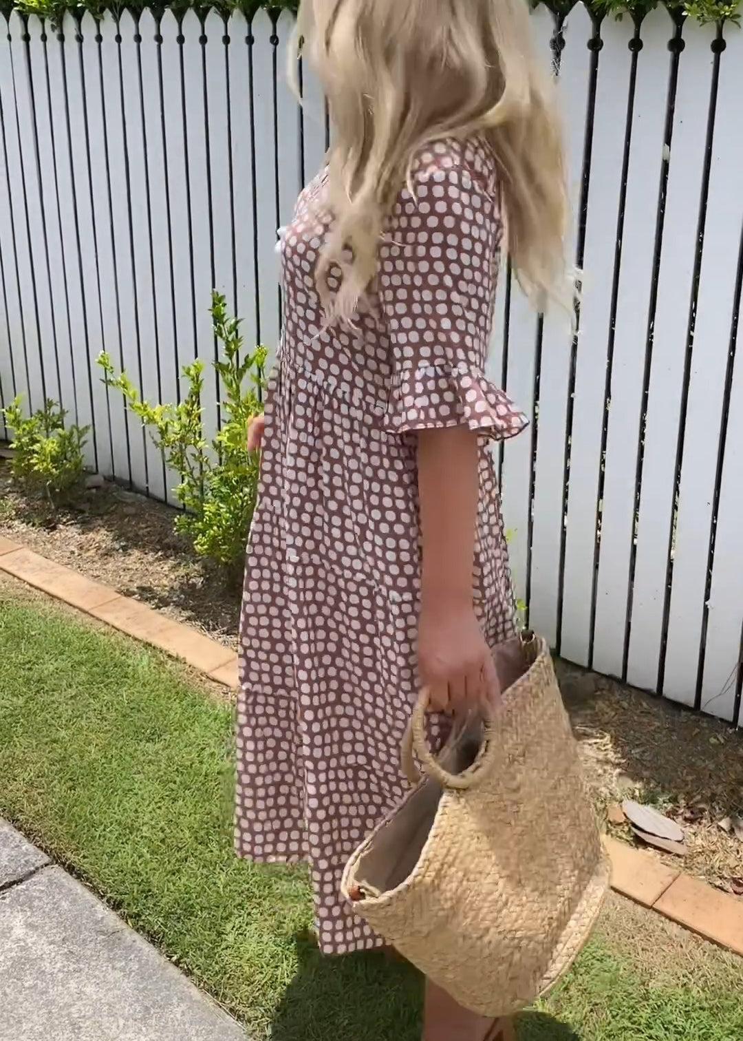 Rebecca – Lässig-schickes Midikleid mit Rüschenärmeln