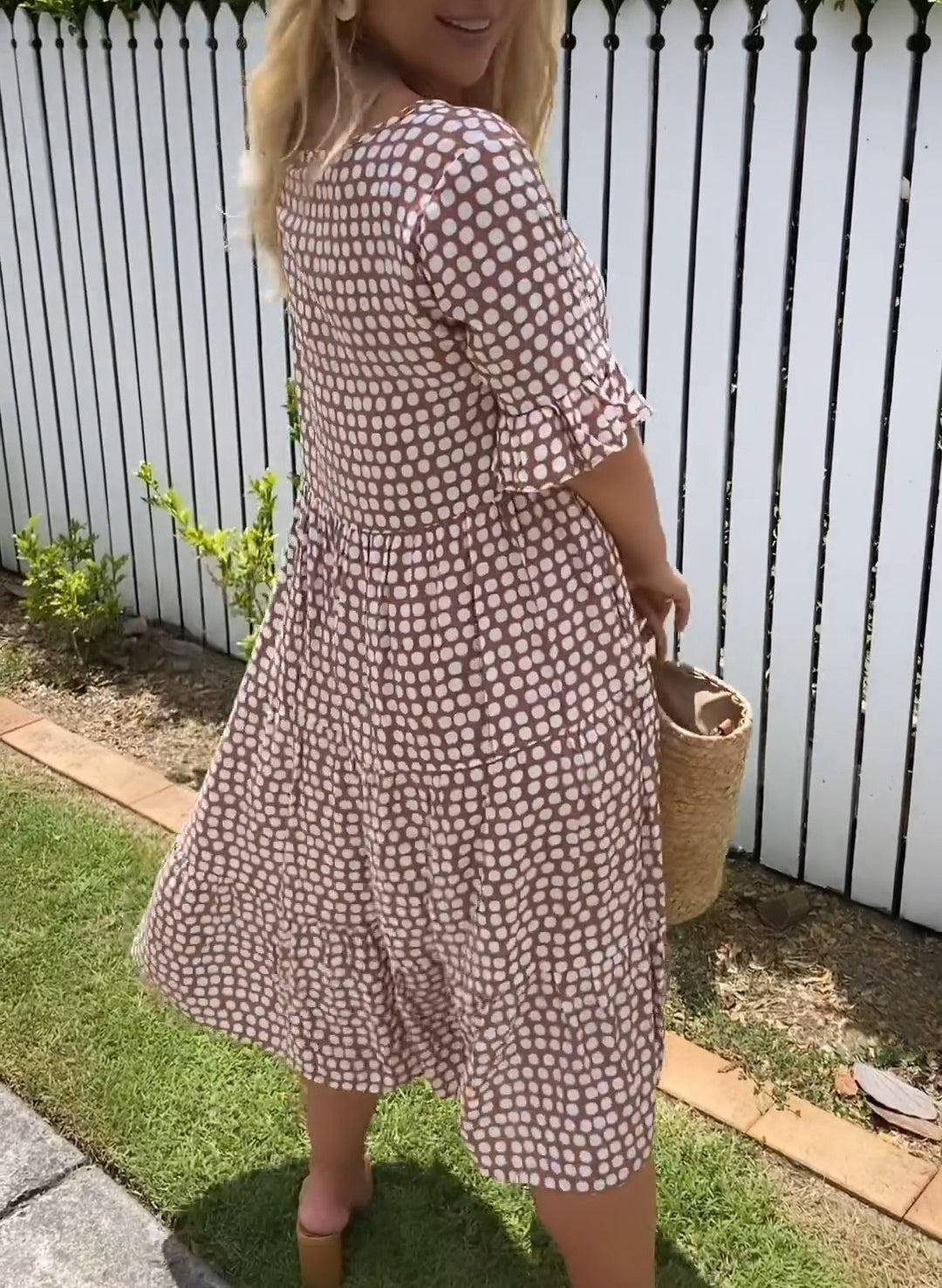 Rebecca – Lässig-schickes Midikleid mit Rüschenärmeln