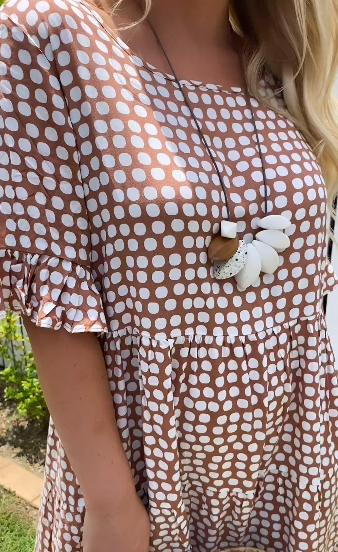 Rebecca – Lässig-schickes Midikleid mit Rüschenärmeln
