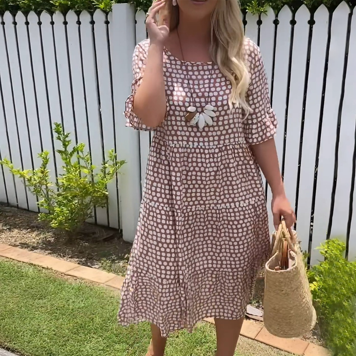 Rebecca – Lässig-schickes Midikleid mit Rüschenärmeln