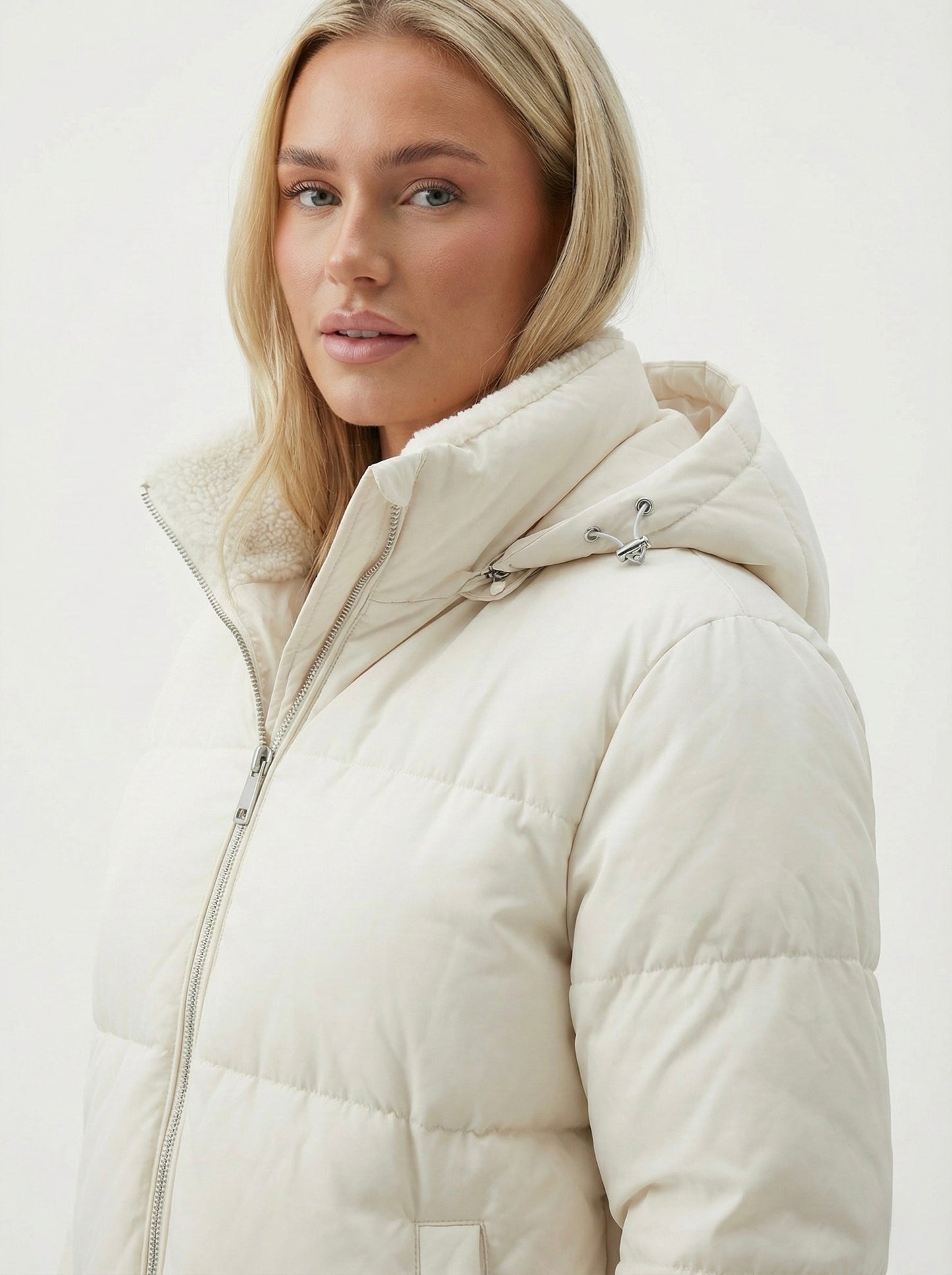 Joane | Hooded Short Puffer Jacket with Plush Lining
