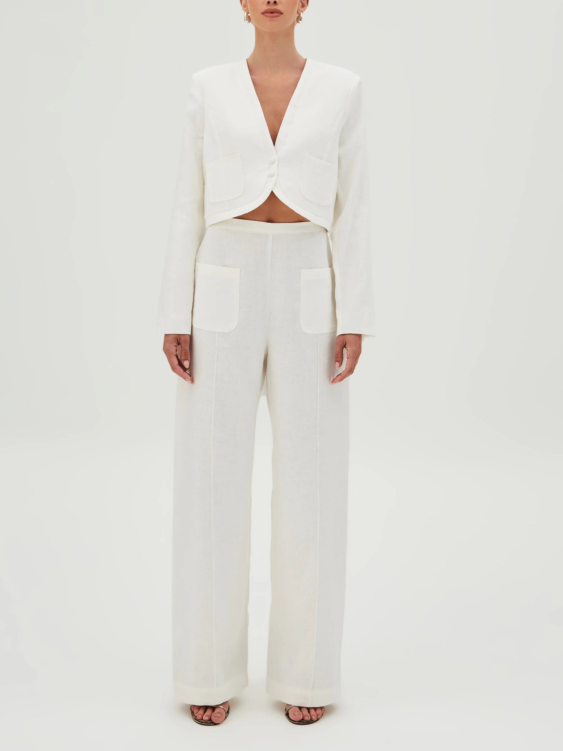 Elegant Cropped V-Neck Buttoned Blazer
