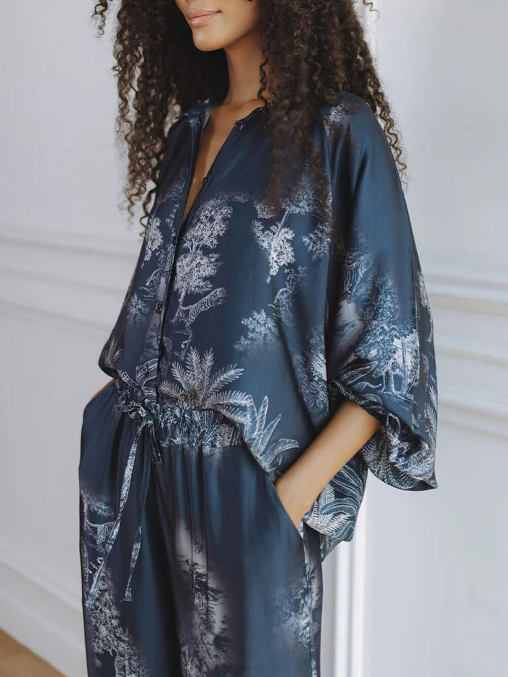 Unique Navy Blue Floral Print Loose-fitting Top with Elastic Waist and Wide-leg Pants Set