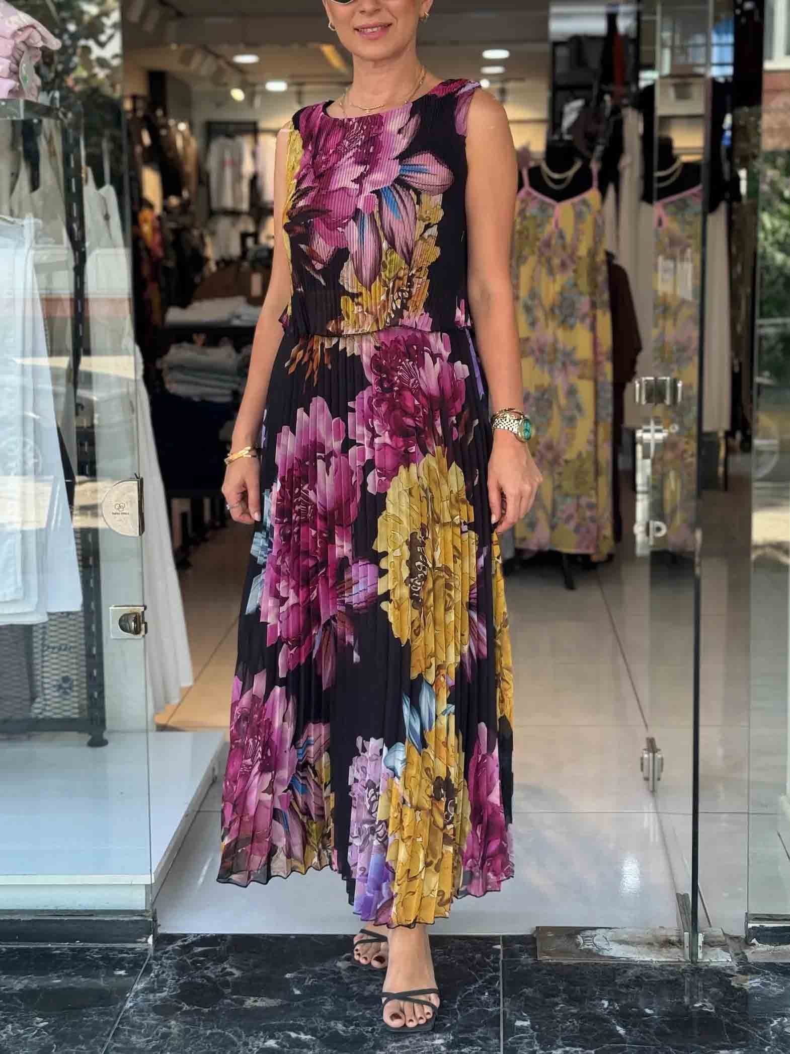 Elegant Double-layered Pleated Chiffon Printed Maxi Dress Black