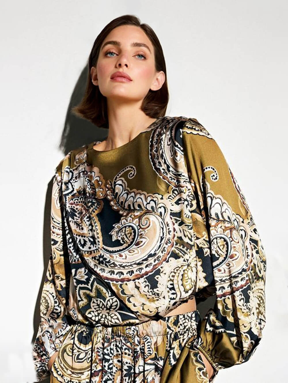 Exquisite Paisley Print Bubble Hem Blouse Multicolor