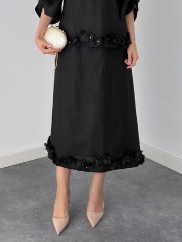 Exquisite Floral Embroidered Top And Skirt Two-Piece Set Black Skirt