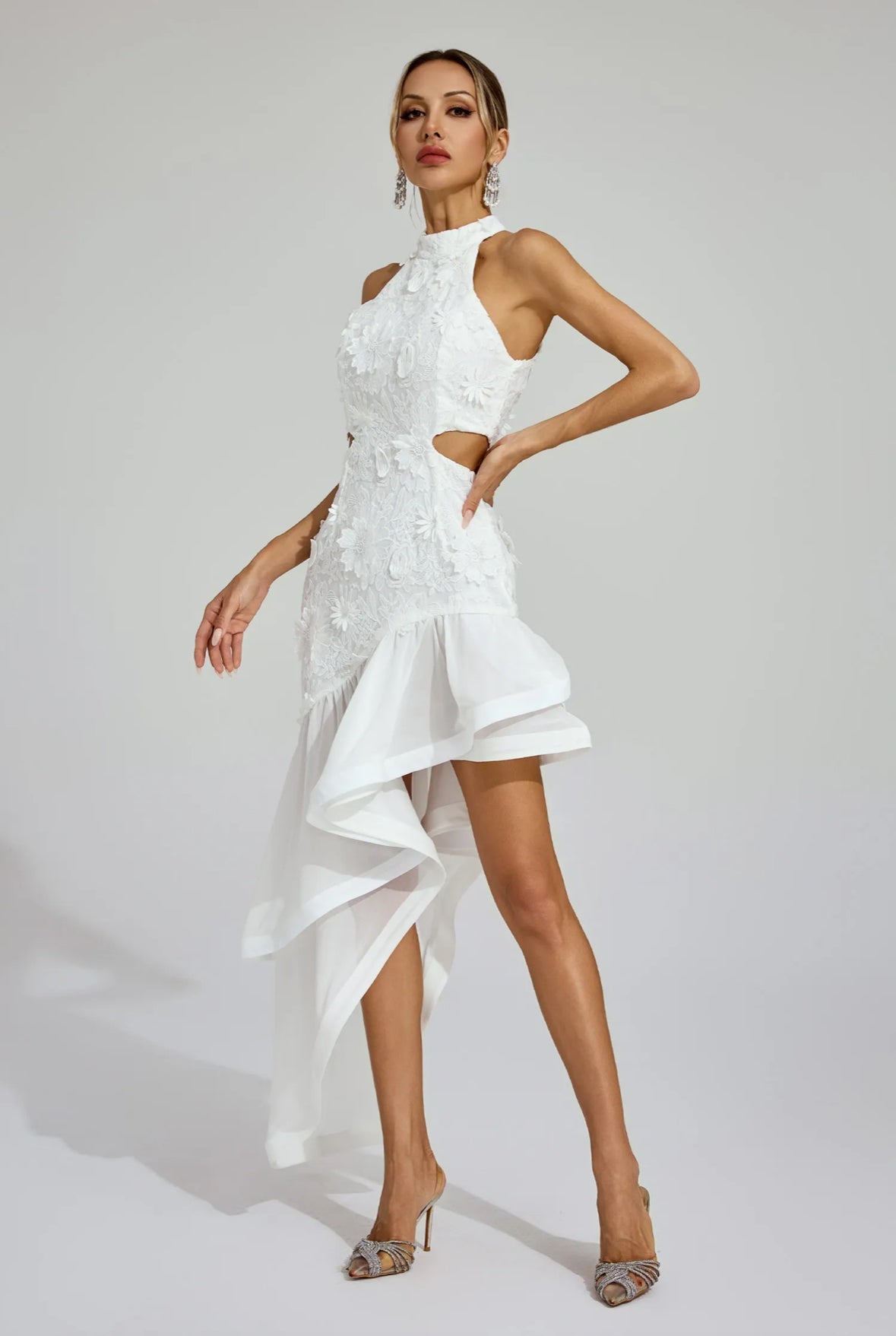 Étoile Blanc Ruffle Flower Lace Gown