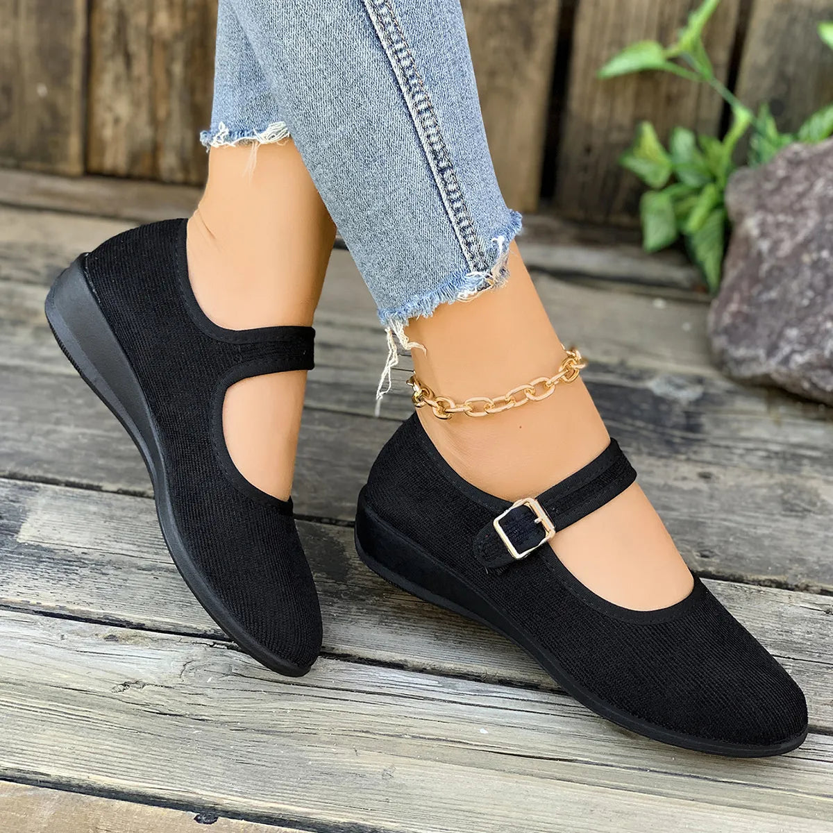 Women’s Round Toe Mesh Slip-On Shoes – Lightweight Breathable Casual Sneakers