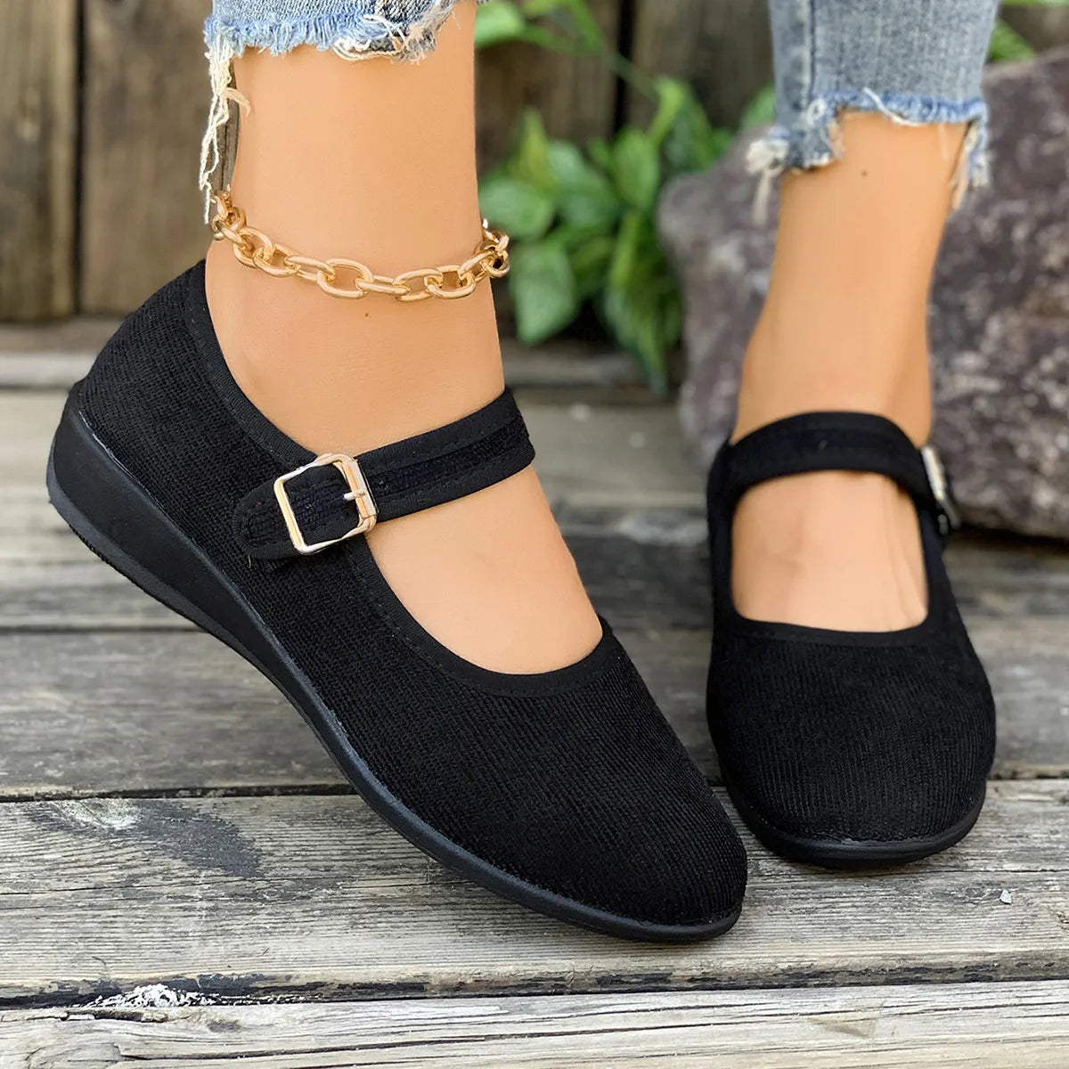 Women’s Round Toe Mesh Slip-On Shoes – Lightweight Breathable Casual Sneakers