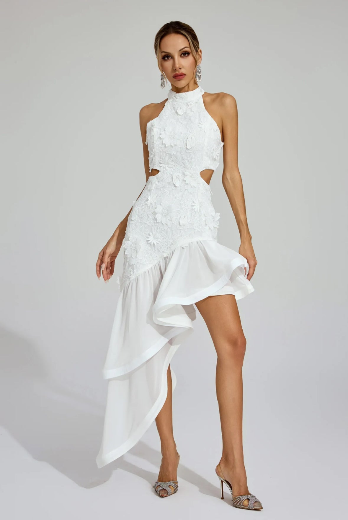Étoile Blanc Ruffle Flower Lace Gown