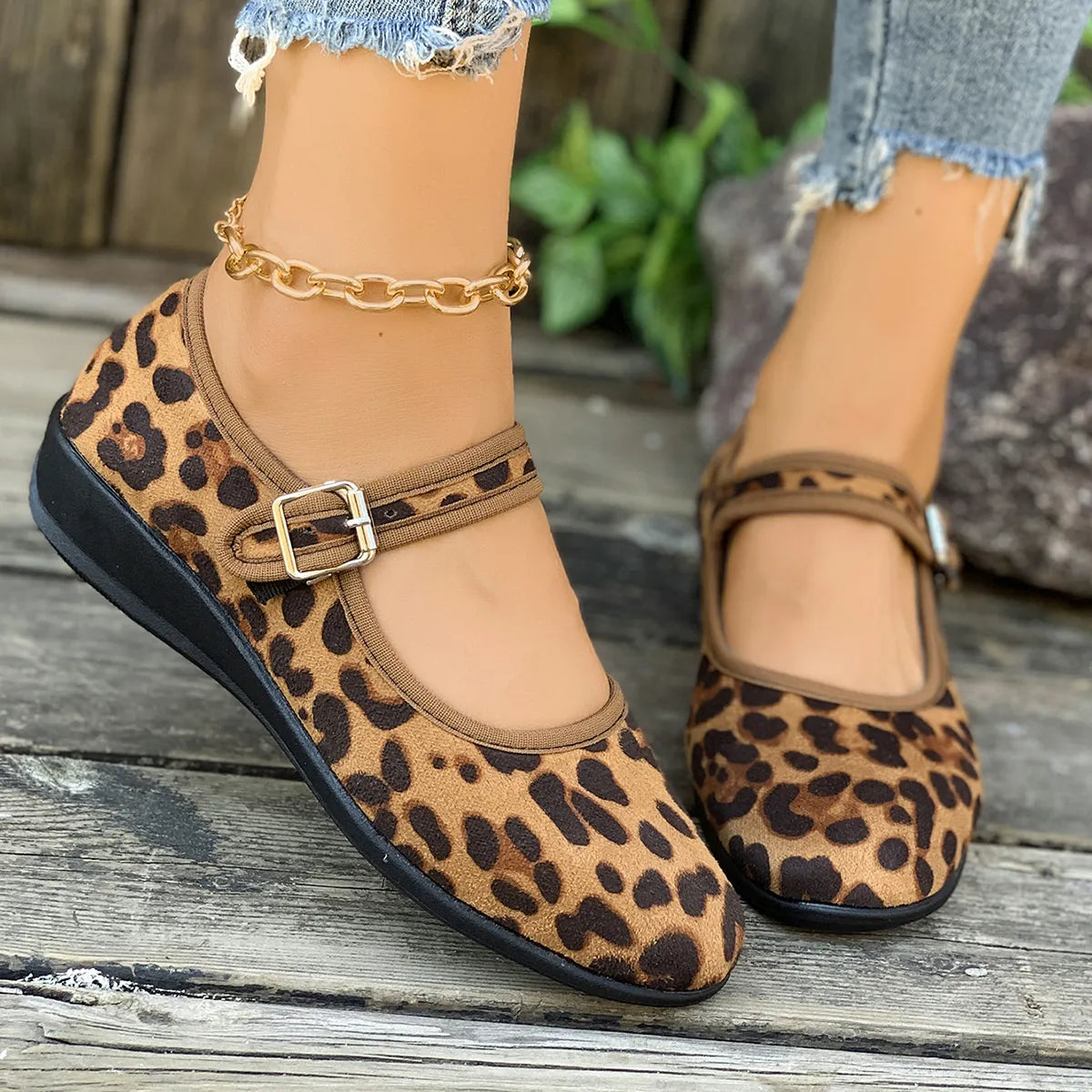 Women’s Round Toe Mesh Slip-On Shoes – Lightweight Breathable Casual Sneakers