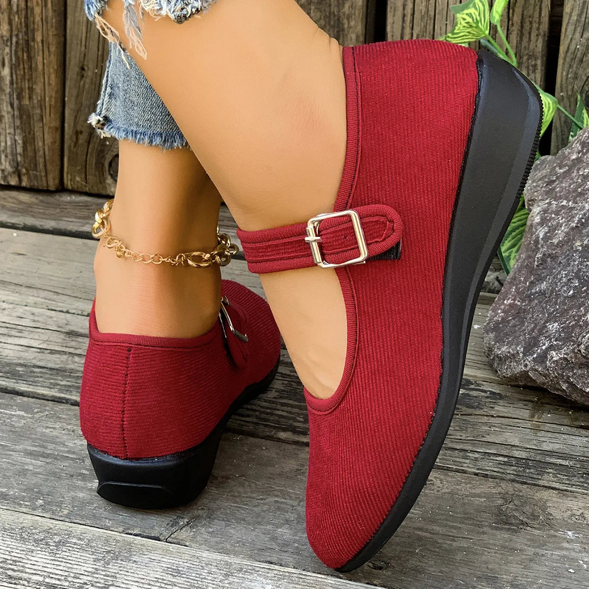 Women’s Round Toe Mesh Slip-On Shoes – Lightweight Breathable Casual Sneakers