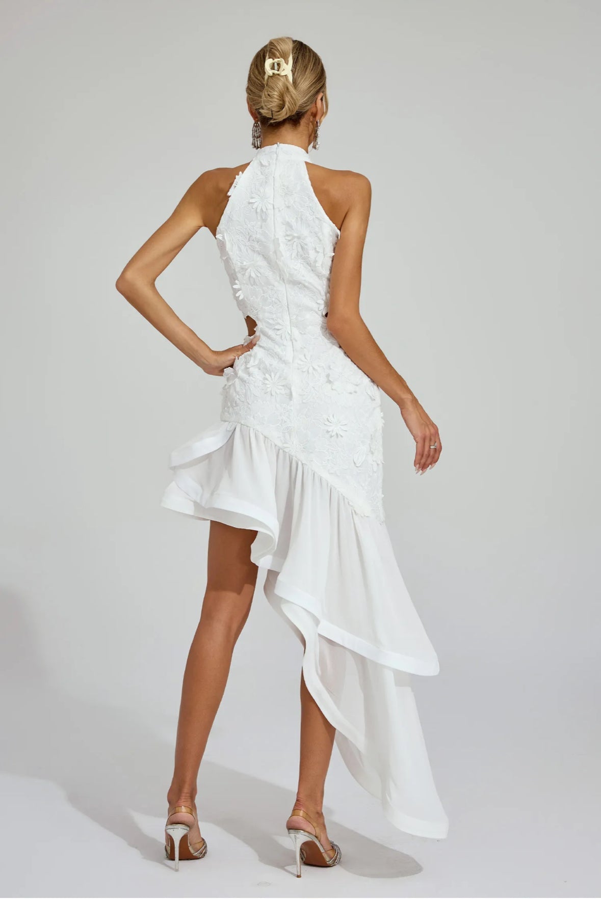 Étoile Blanc Ruffle Flower Lace Gown