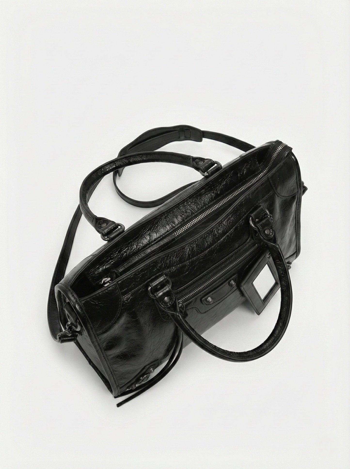Carmela- Stylish Handbag with Spacious Interior & Minimalist Design
