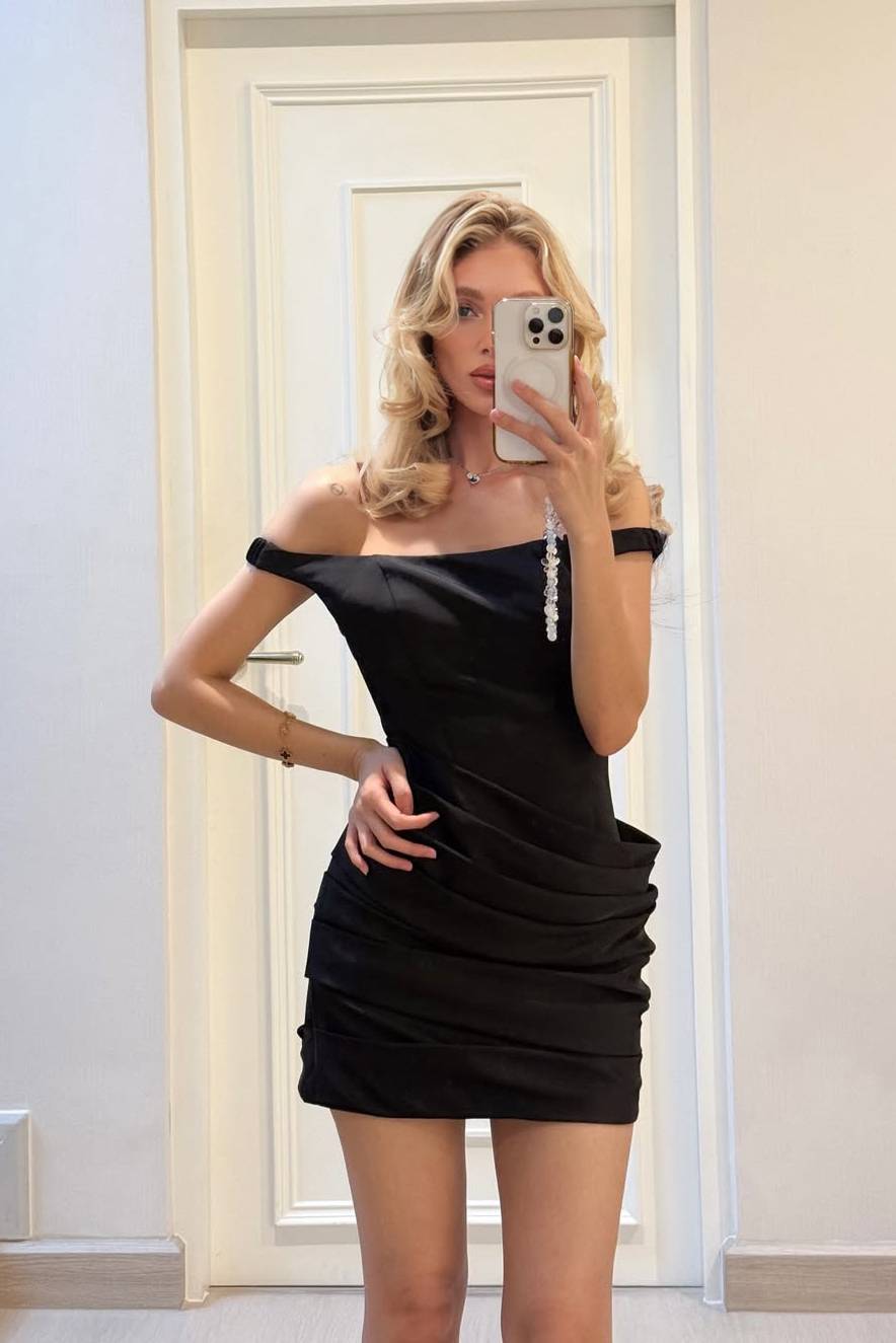 Off-shoulder Pleated Mini Dress Black