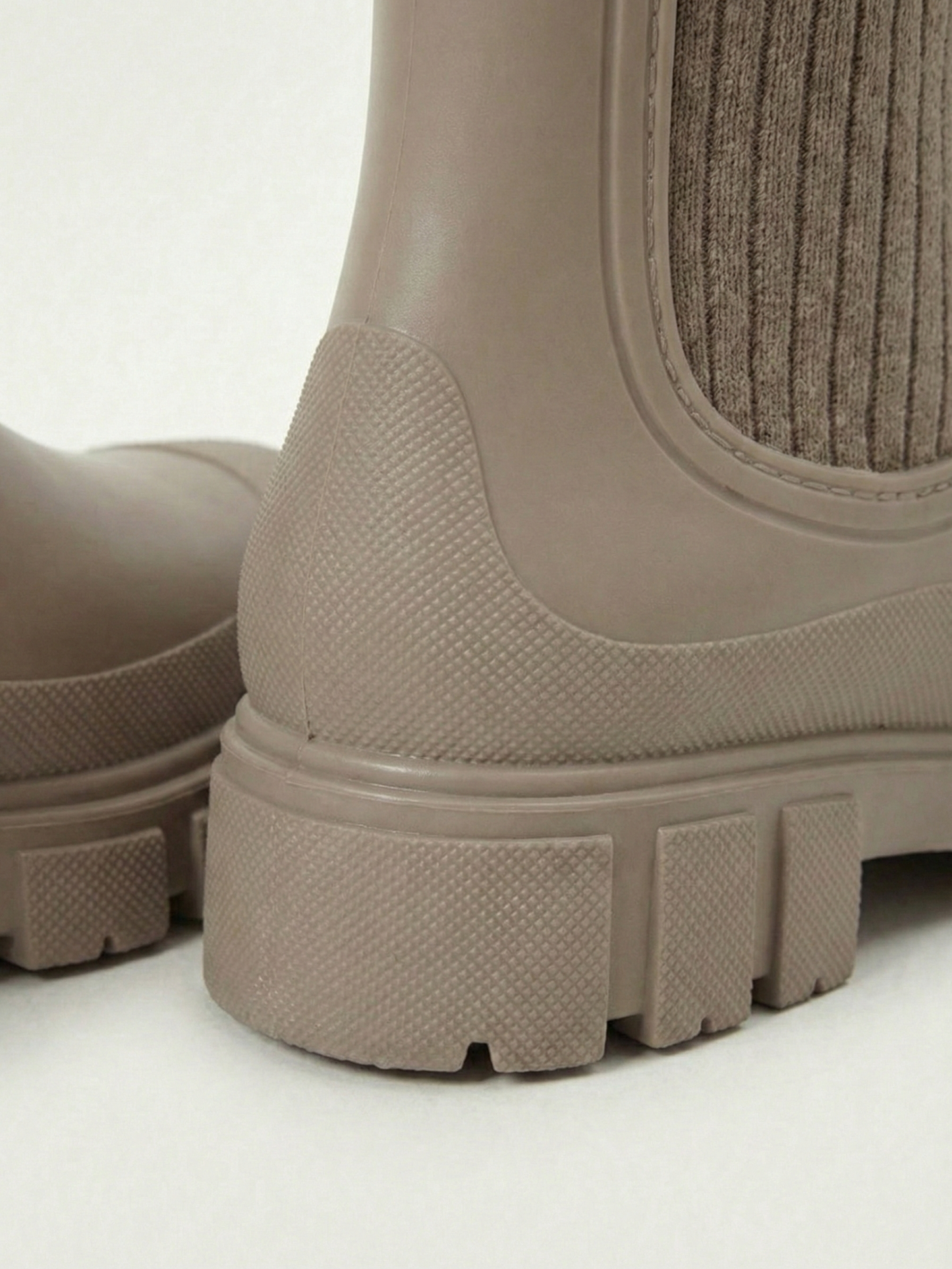 Belarus | Chunky Chelsea Ankle Boots
