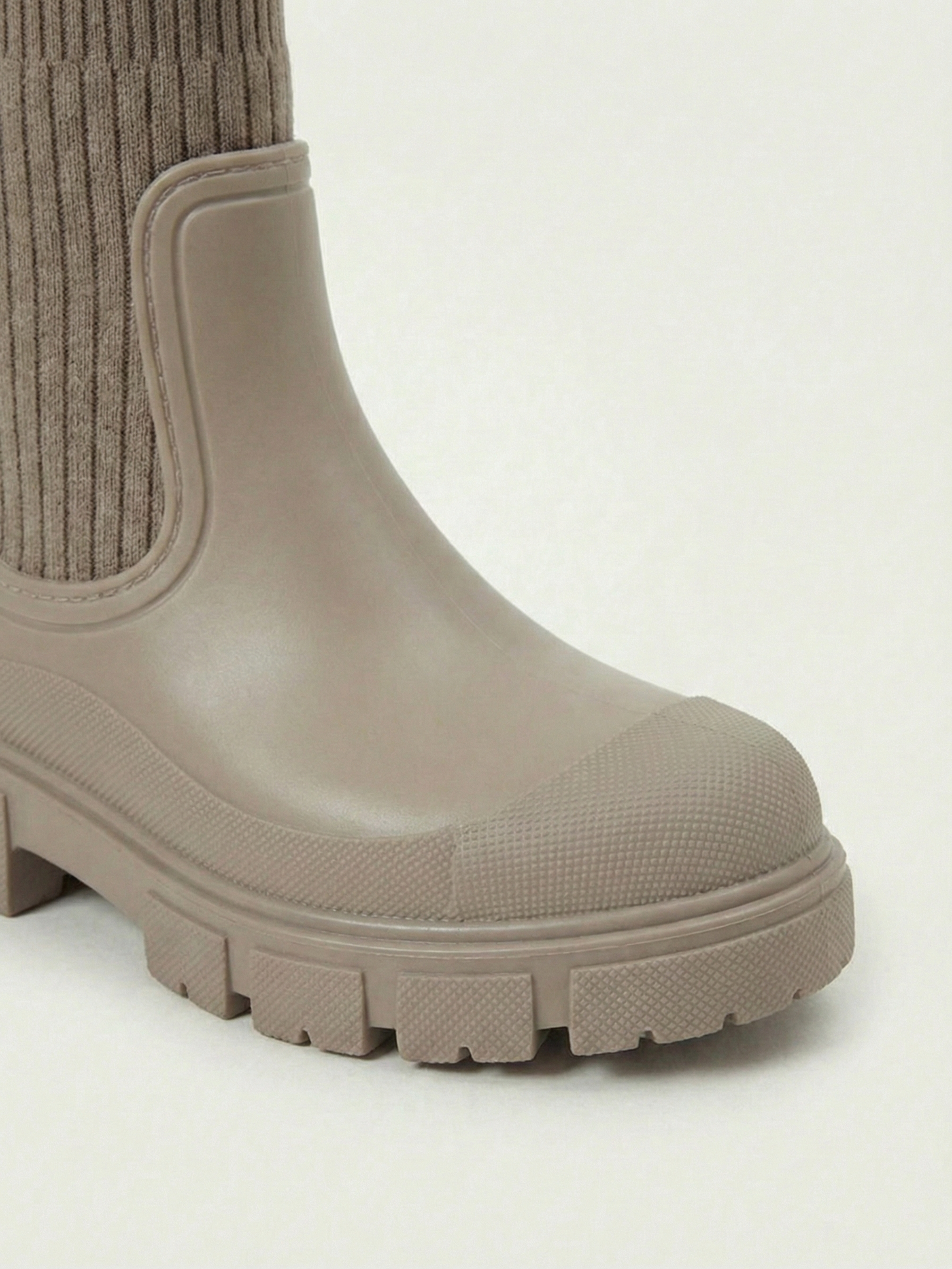Belarus | Chunky Chelsea Ankle Boots