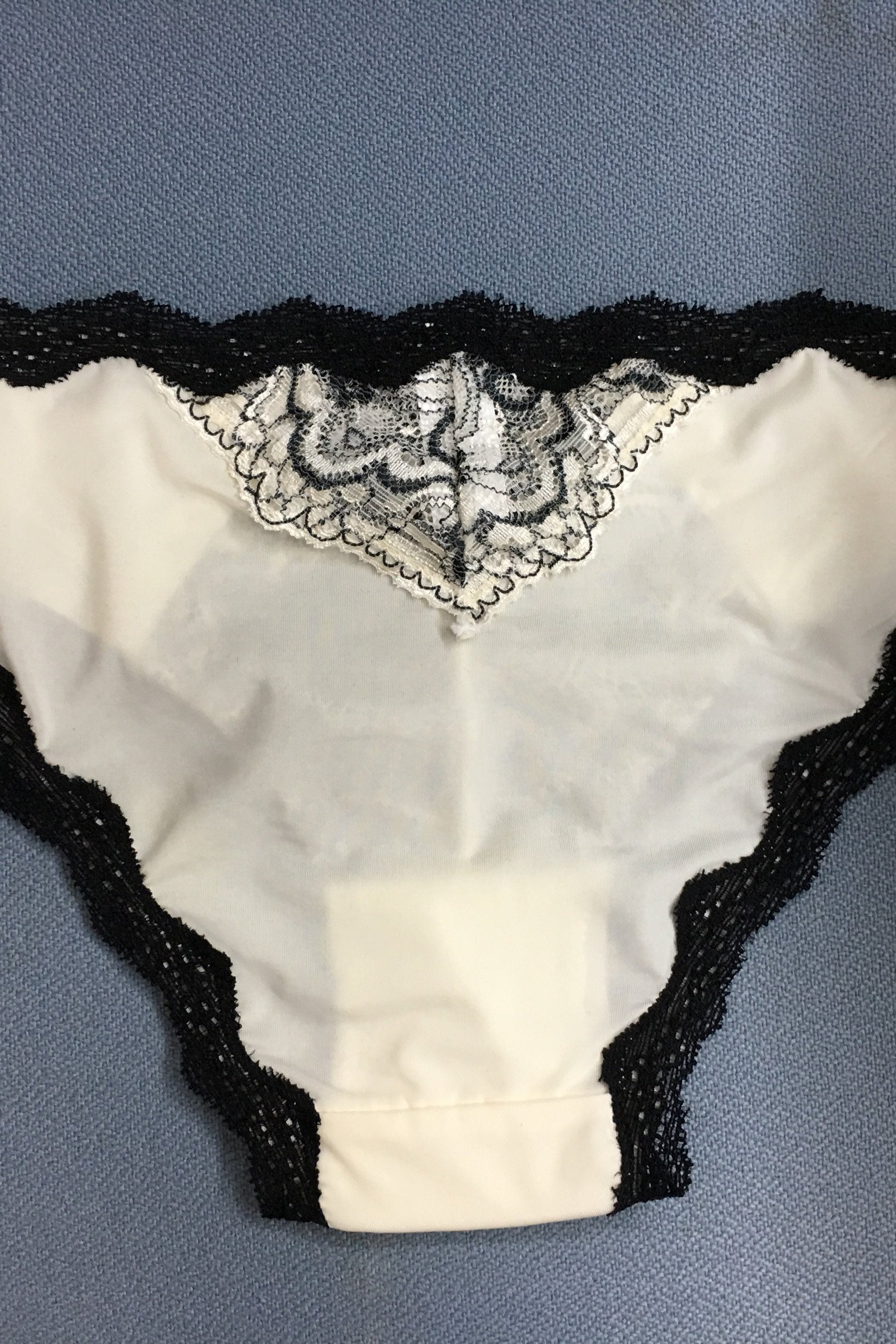 Lace Trimmed Bikini Panty with Bow Detail in Rose or Off White
