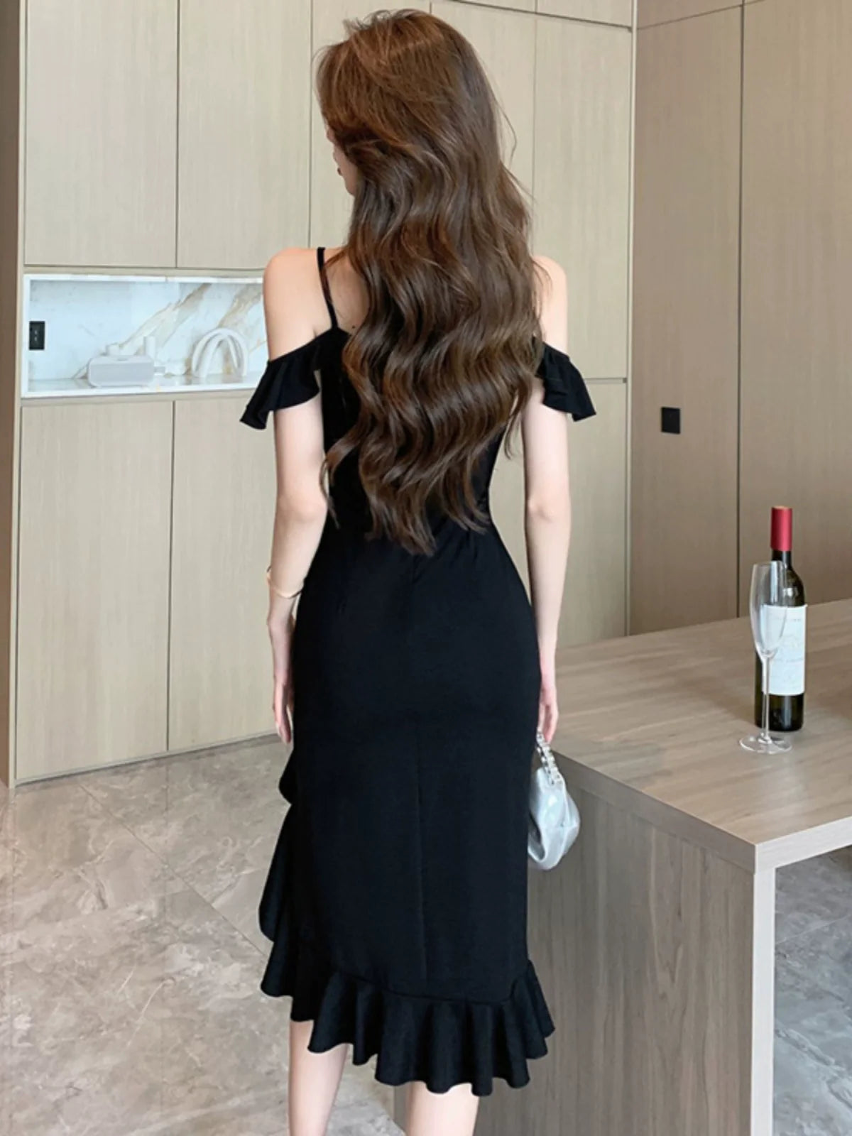 Saashi Shoulder-Baring Wavy Slit V-neck Strap - Fashion Chic
