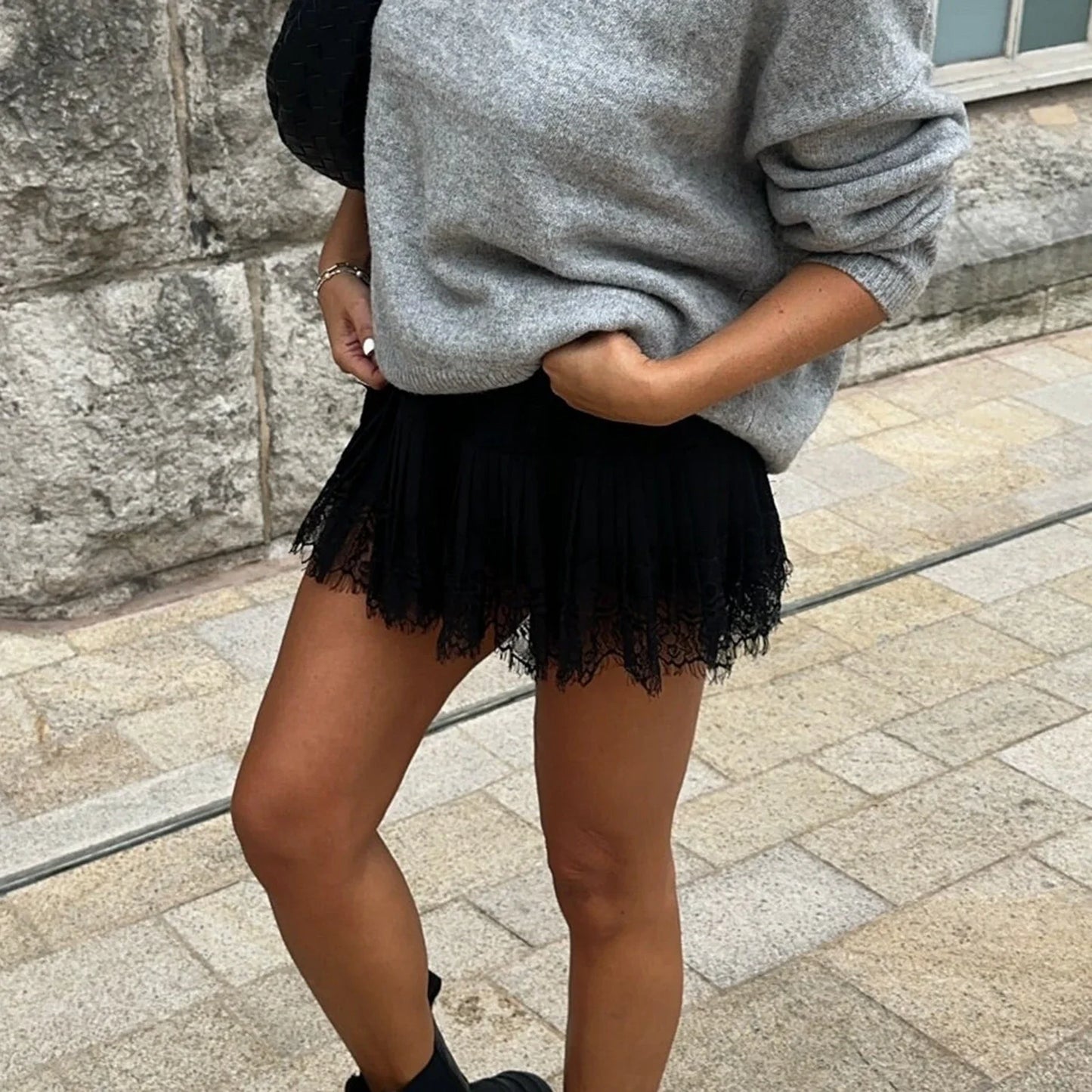 FAITH LACE MINI SKIRT