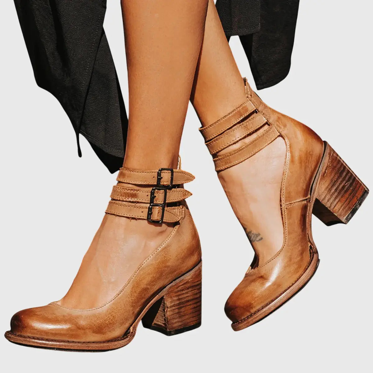 Snakeluxe — Elegant Leather Sandals With Comfortable Chic Summer Design Light brown