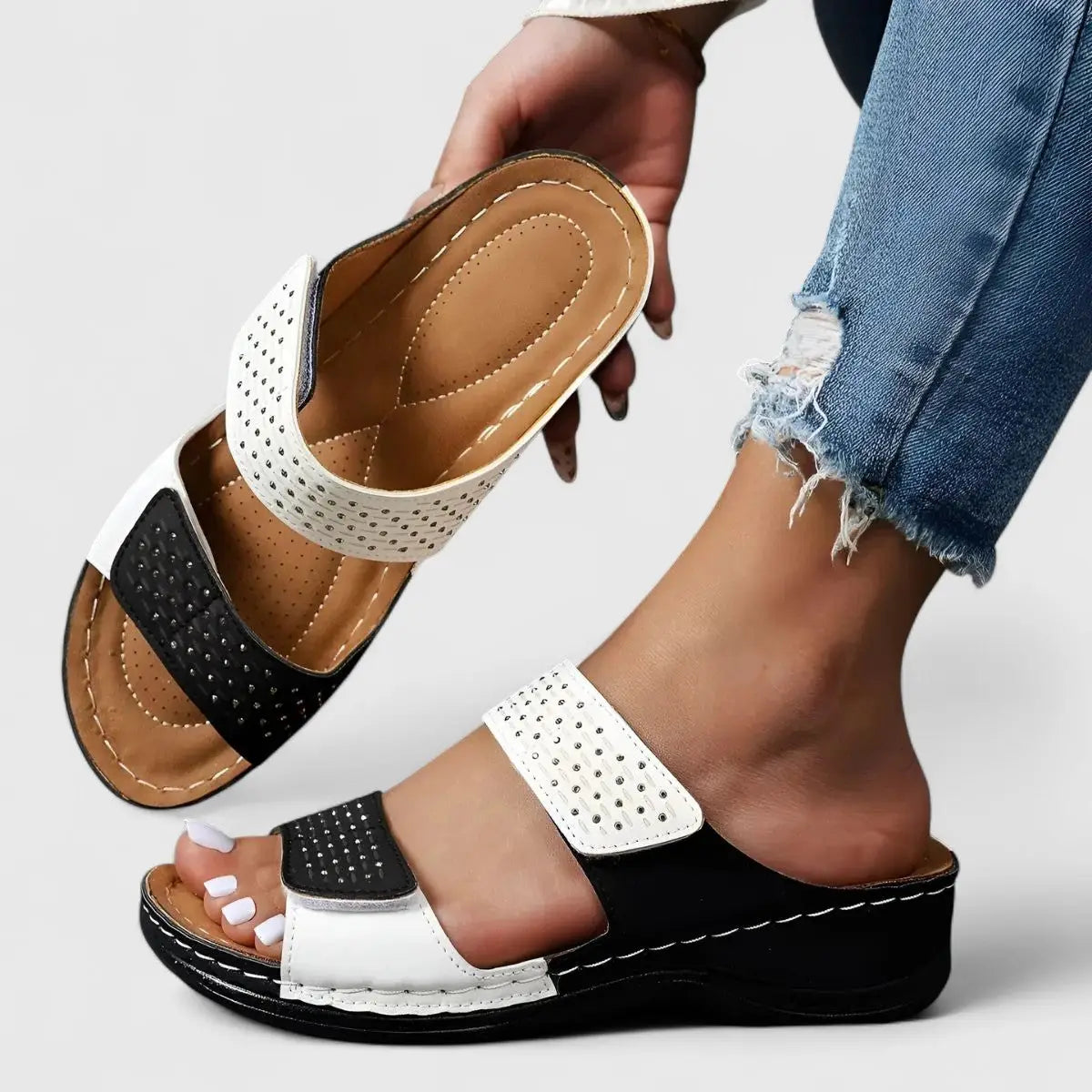 Geltread — Lightweight Gel Sandals With Comfortable Platform Everyday Design Black White