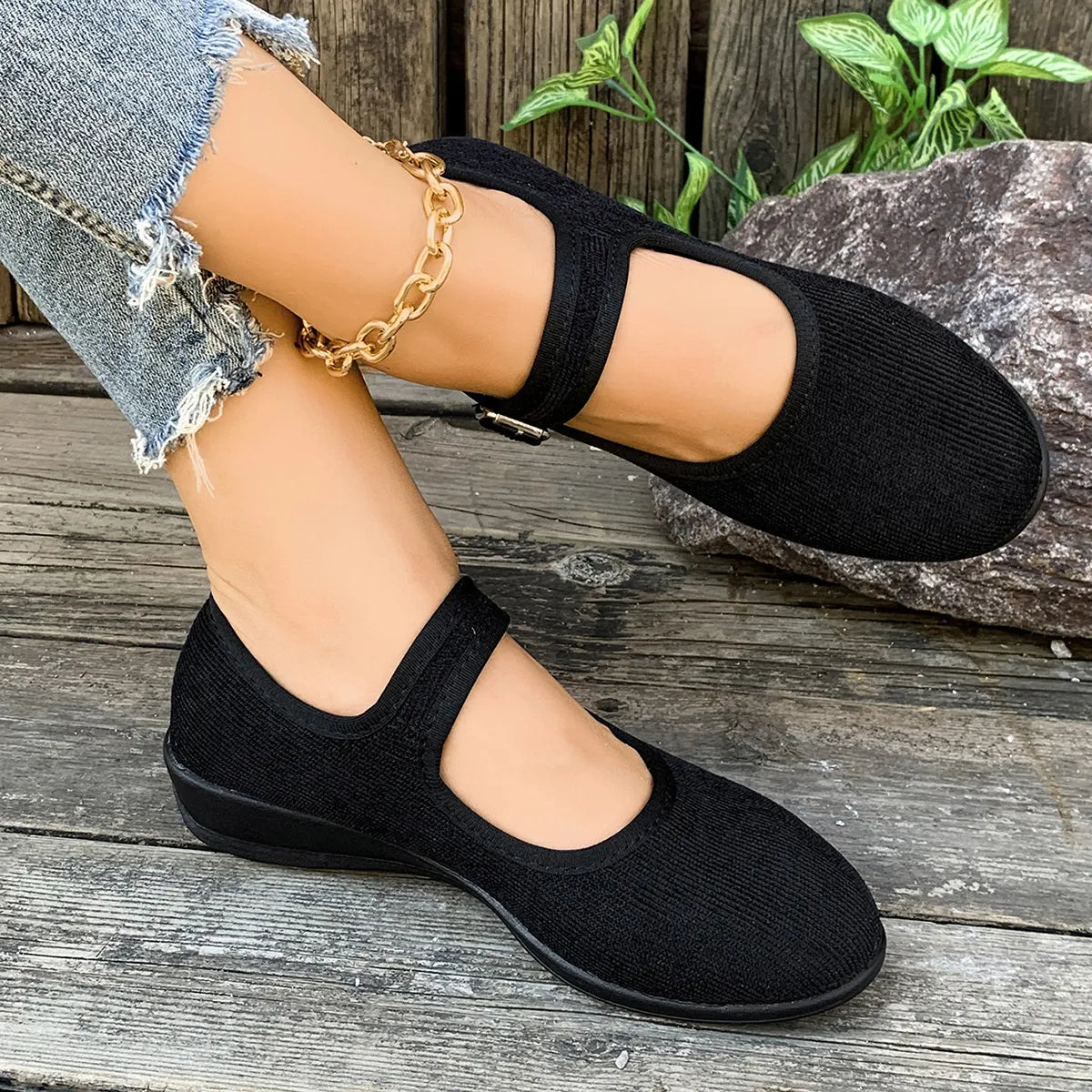 Women’s Round Toe Mesh Slip-On Shoes – Lightweight Breathable Casual Sneakers