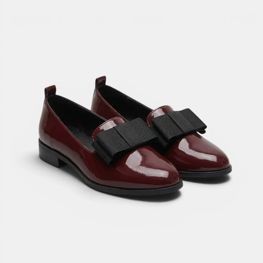 Patentpointed — Black Patent Leather Loafers With Elegant Pointed Toe Slip-On Design
